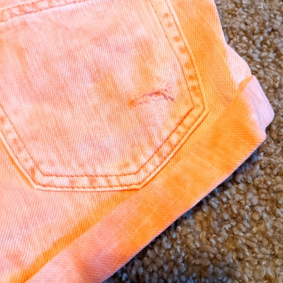 NWT  😍 Free People Lightly Distressed Jean Shorts - Picture 5 of 5